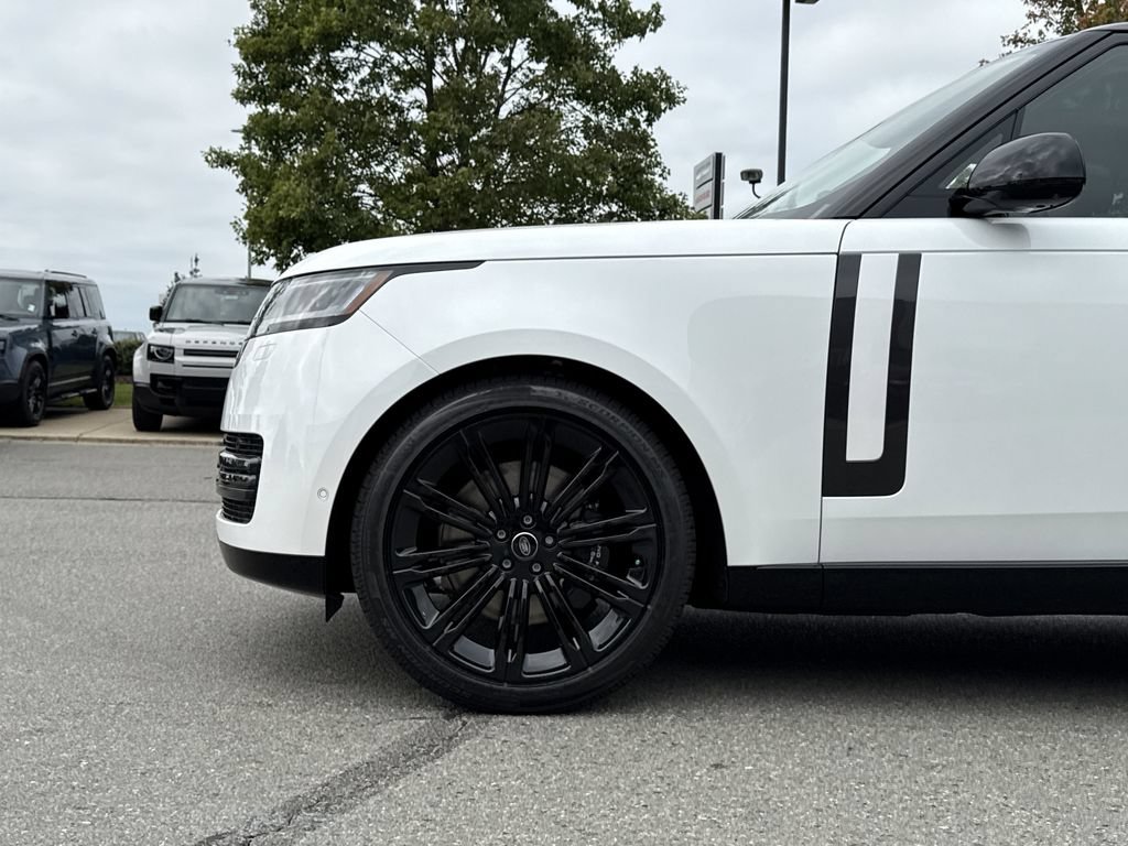 New 2025 Land Rover Range Rover Long Wheelbase SE AWD/4WD image 9