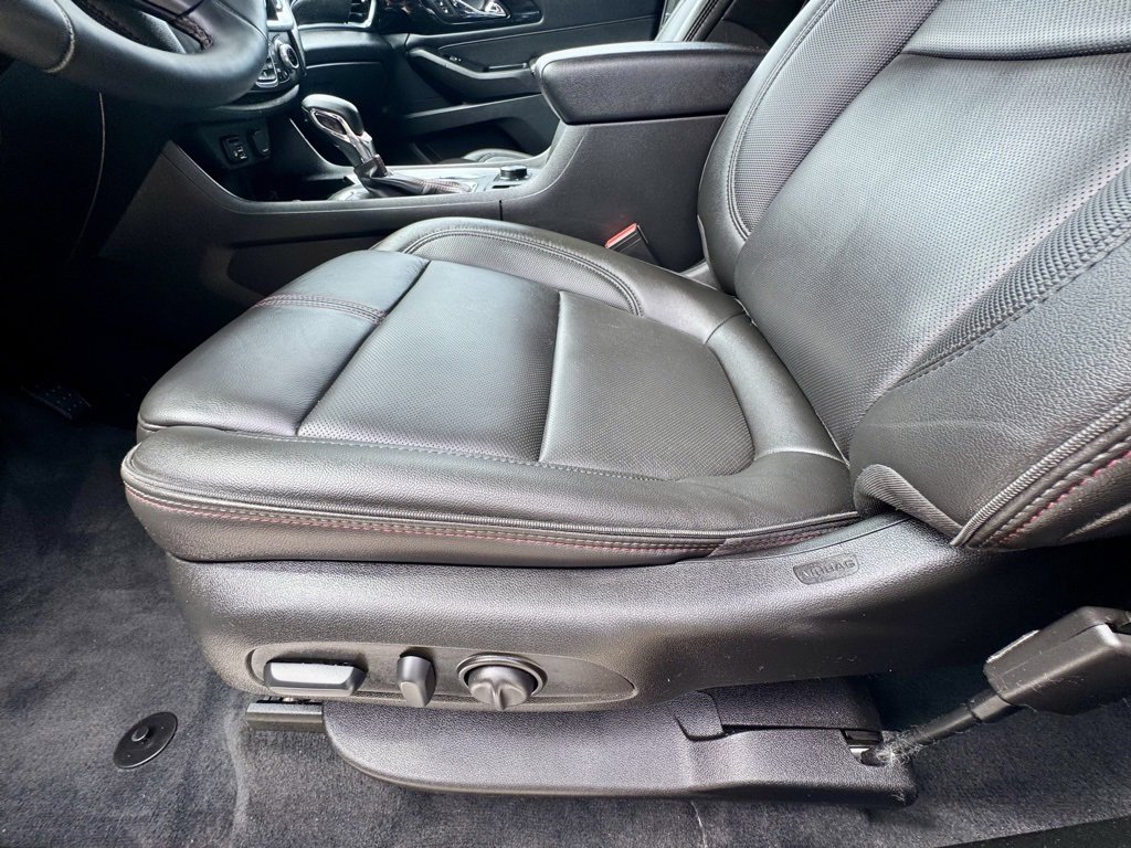 Used 2023 Chevrolet Traverse RS image 25