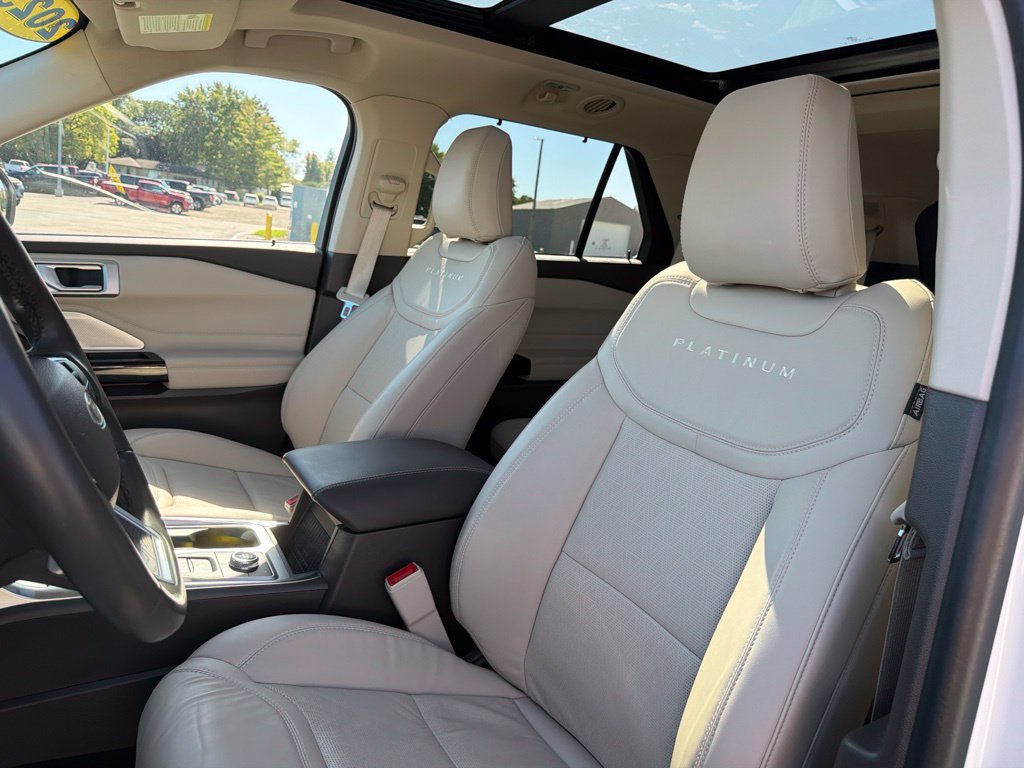 Used 2023 Ford Explorer Platinum w/ Technology Package AWD/4WD image 12