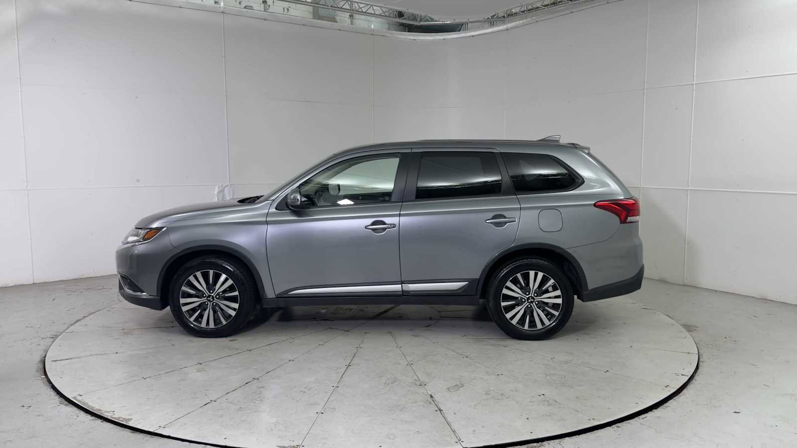 Used 2019 Mitsubishi Outlander SE image 5