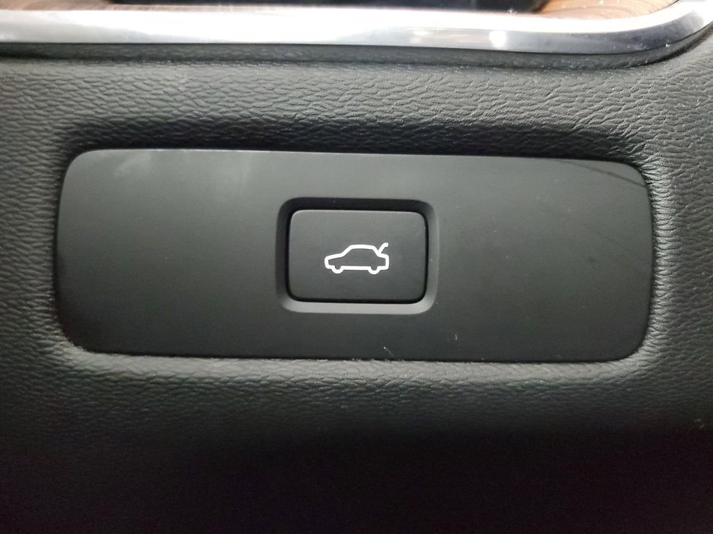 Used 2023 Volvo XC60 B5 Ultimate FWD image 37