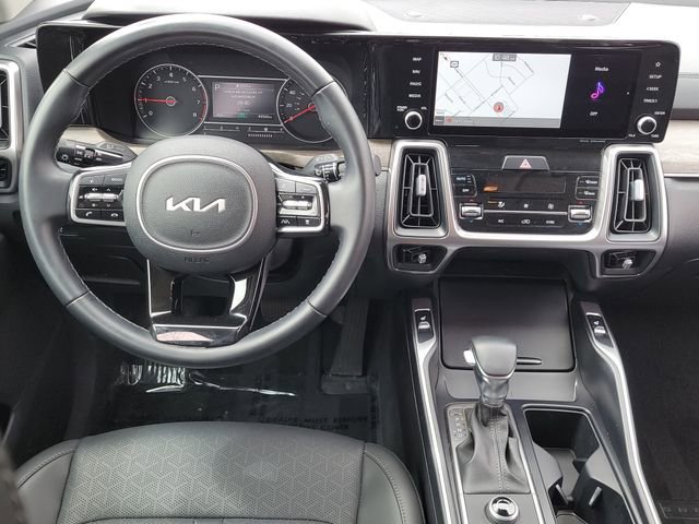 Certified 2022 Kia Sorento EX FWD image 13