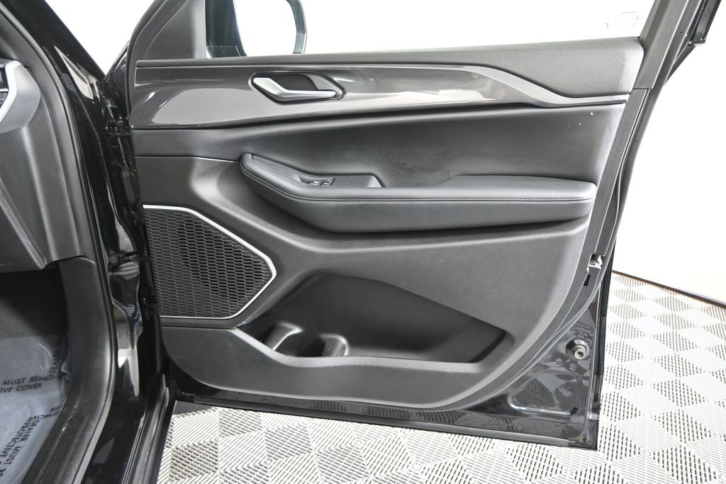 Used 2022 Jeep Grand Cherokee L Laredo image 12