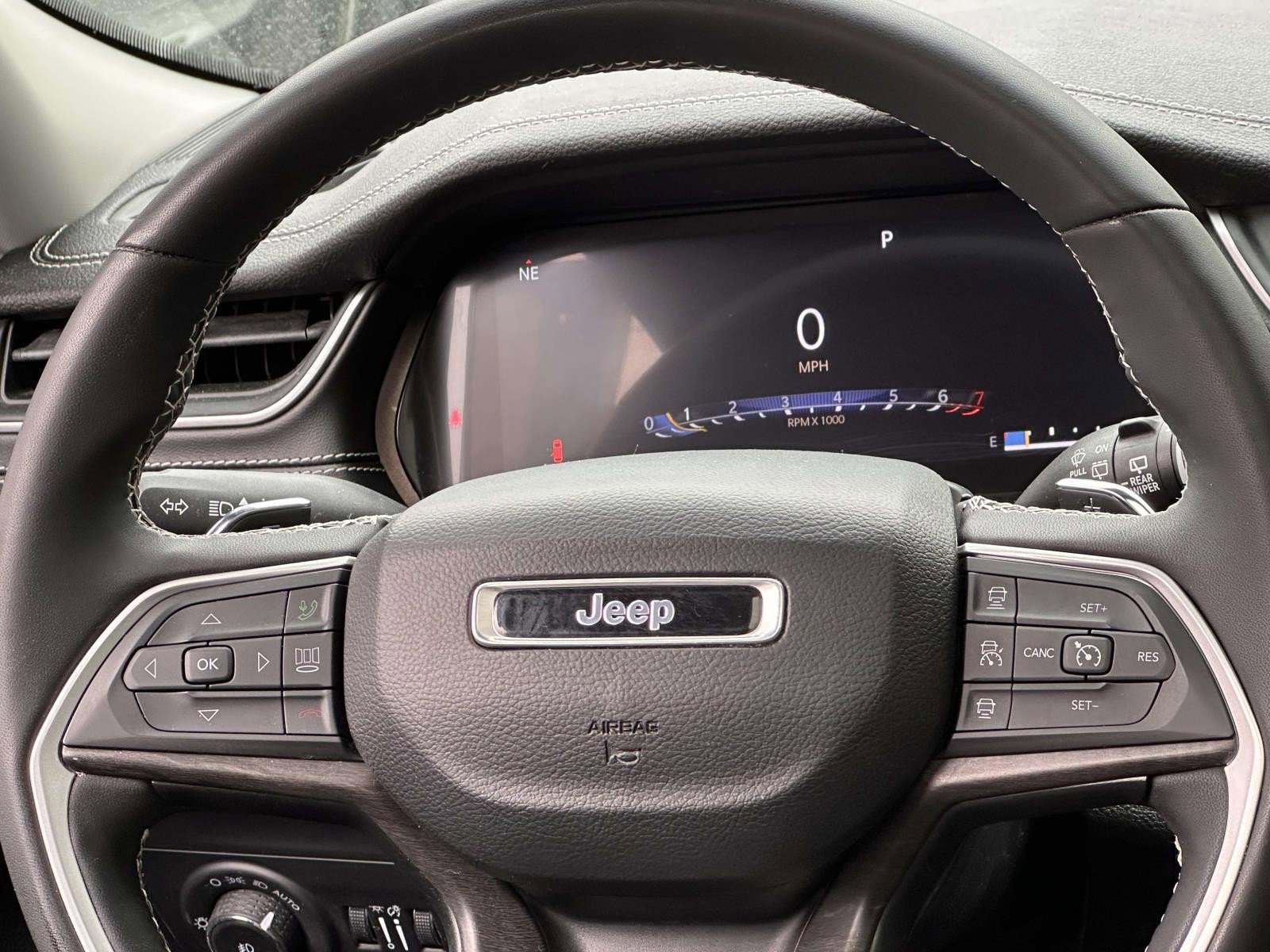 Used 2023 Jeep Grand Cherokee L Limited AWD/4WD image 17