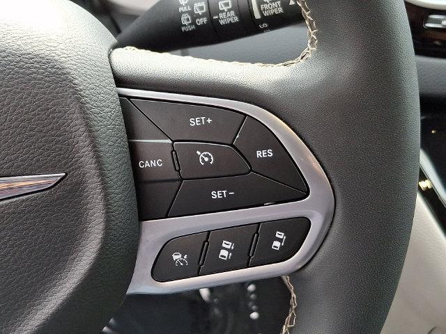 Used 2024 Chrysler Pacifica Touring-L FWD image 24
