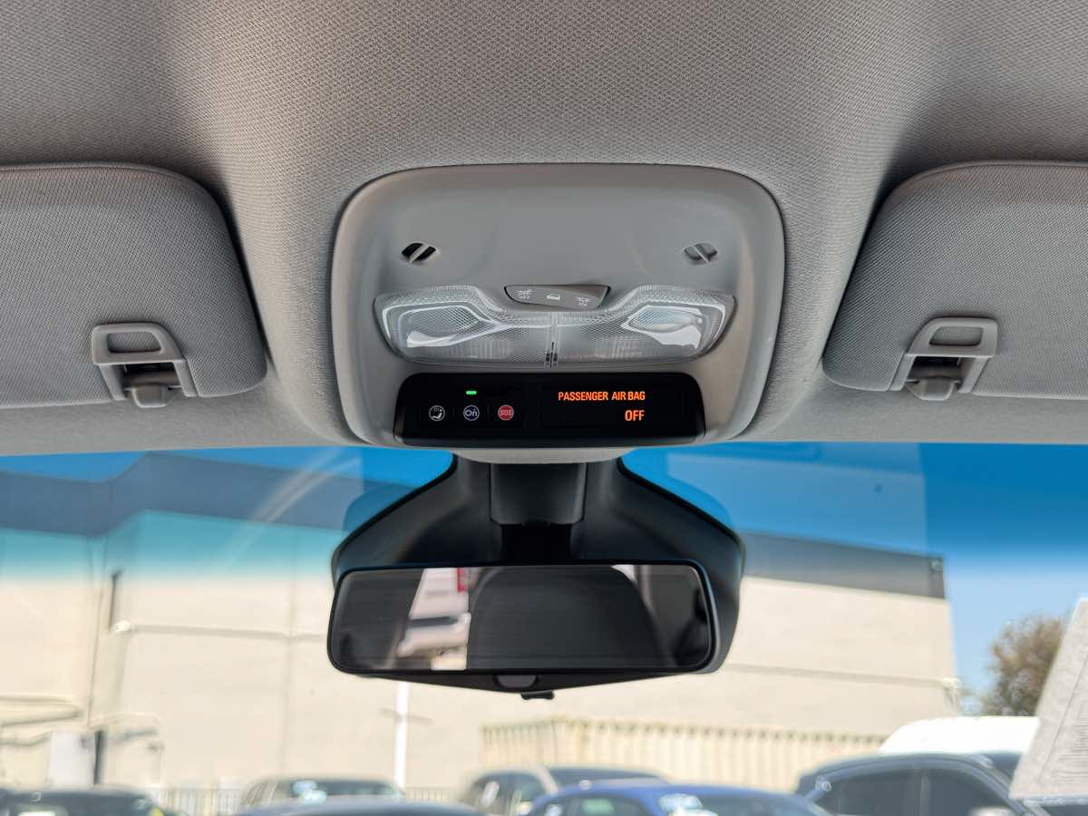 Used 2019 Chevrolet Bolt Premier w/ Infotainment Package FWD image 22