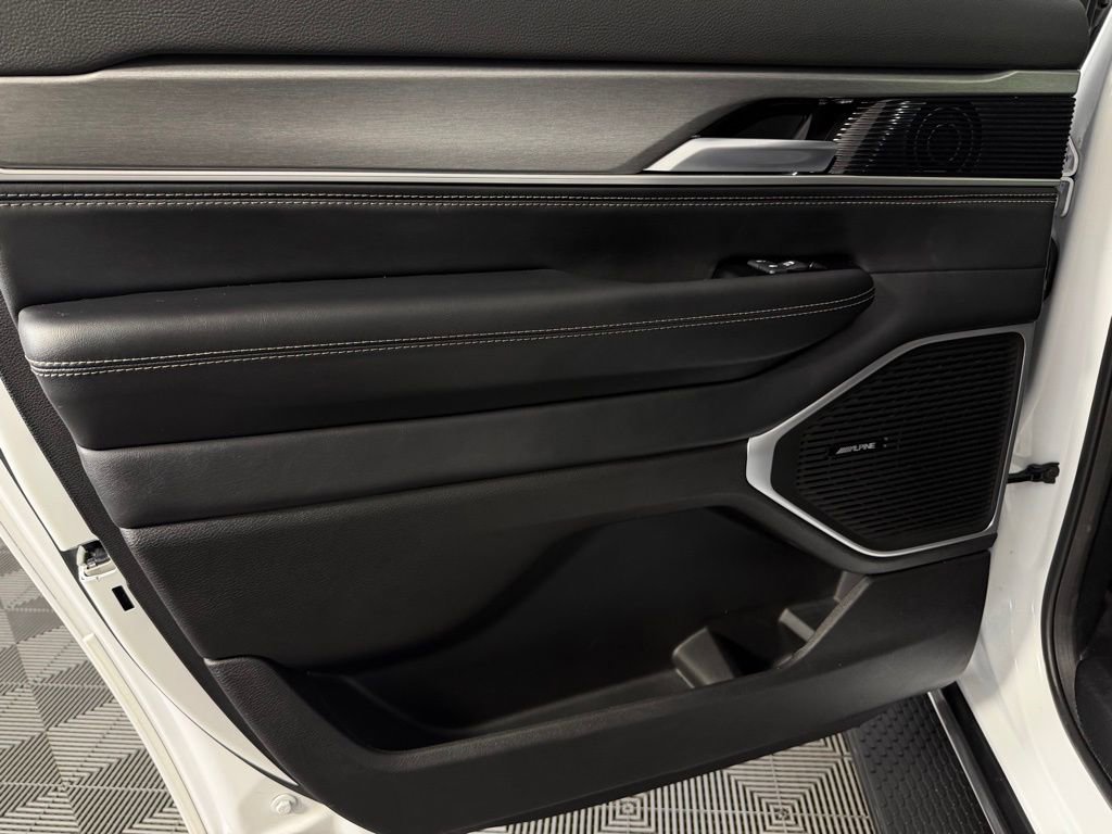 Certified 2025 Jeep Wagoneer L 4WD image 29