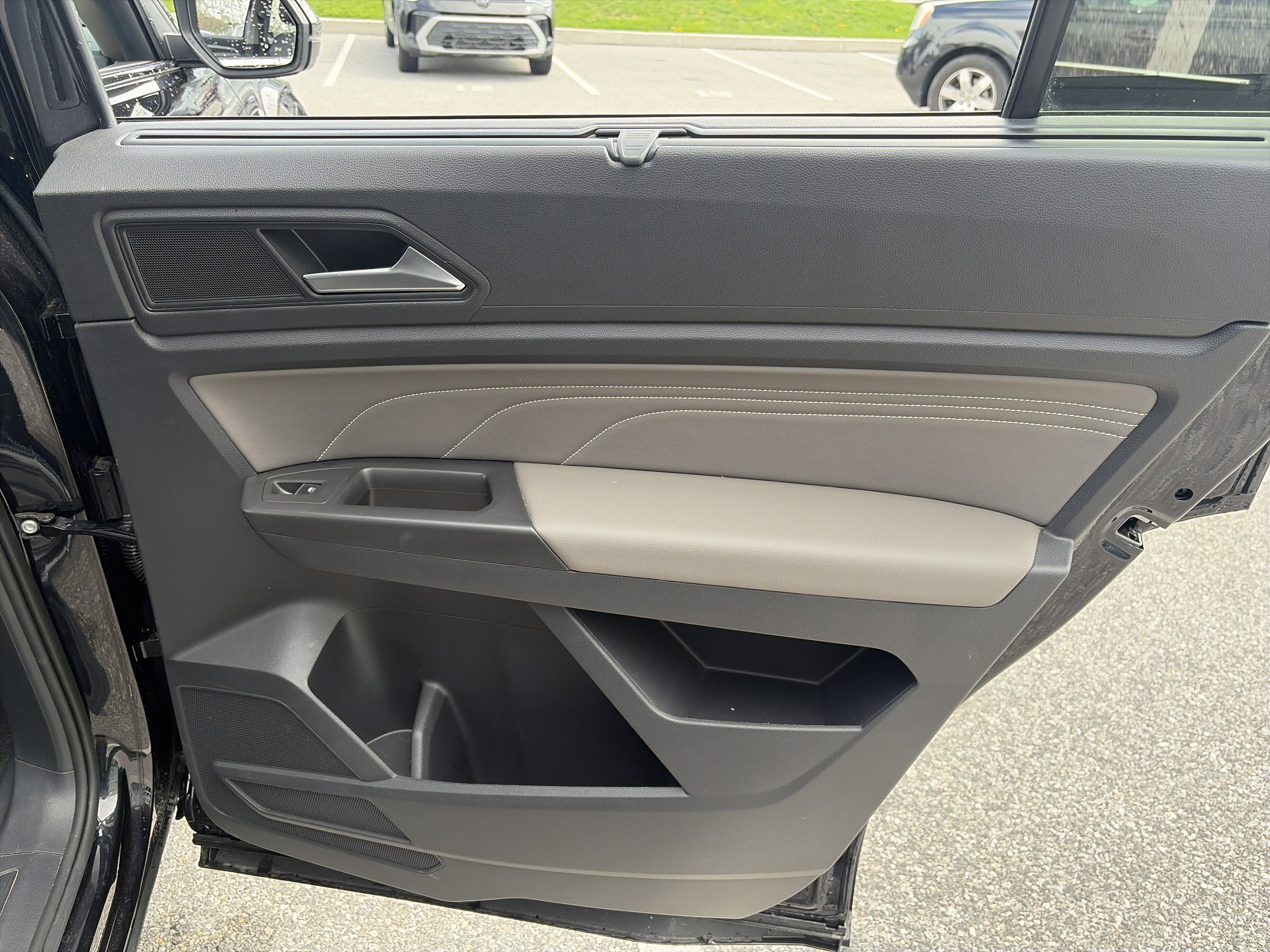 Used 2023 Volkswagen Atlas SE image 37