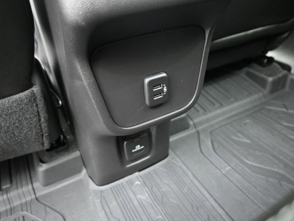 Certified 2024 GMC Terrain SLT w/ Infotainment Package II image 23