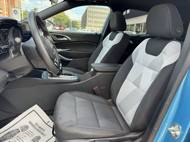 Used 2025 Chevrolet Trax RS w/ Sunroof Package image 11