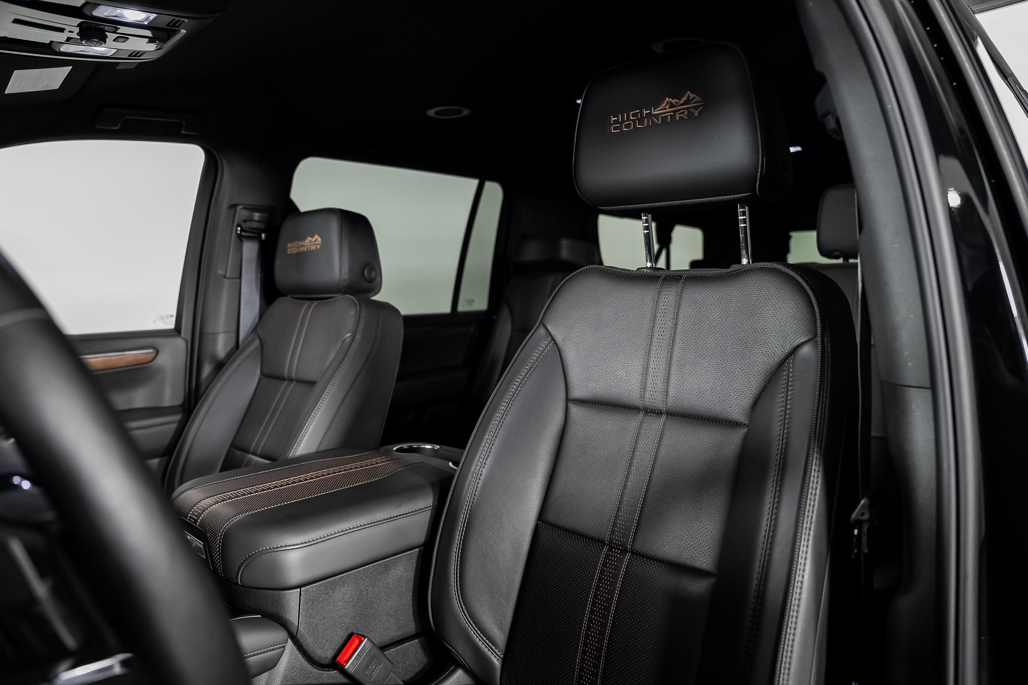 Used 2026 Chevrolet Suburban High Country AWD/4WD image 3