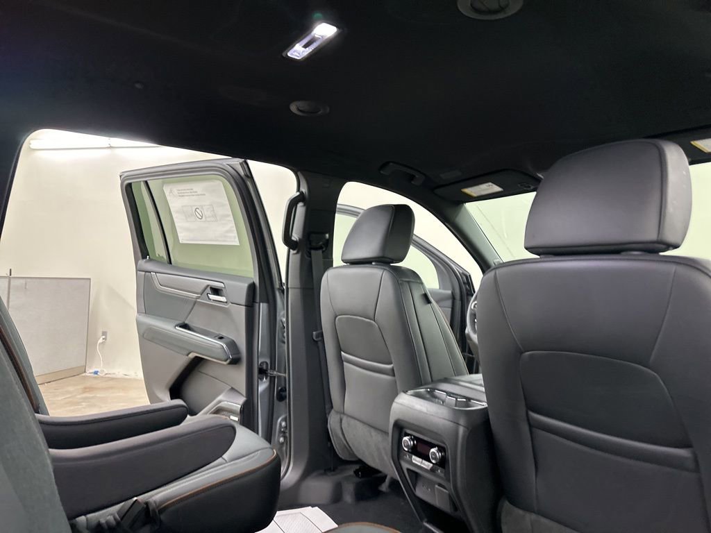 New 2026 GMC Acadia AT4 w/ Luxury Package AWD/4WD image 19