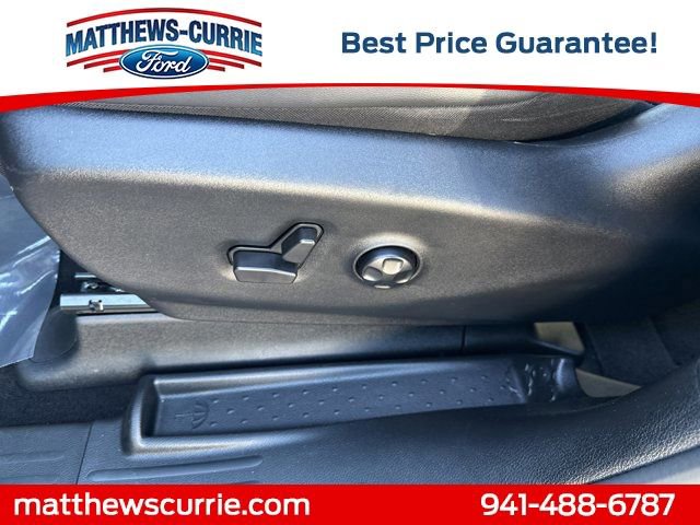 Used 2025 Chrysler Pacifica Select image 10