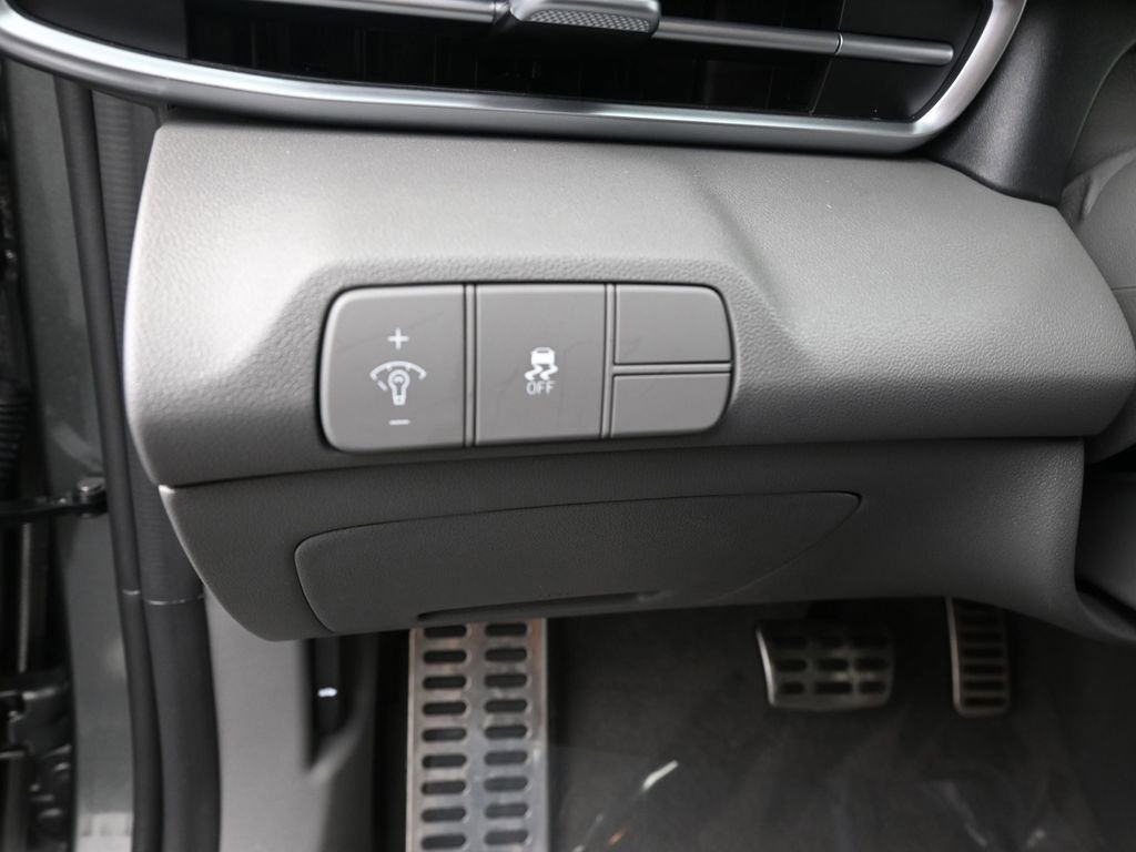 Certified 2026 Hyundai Elantra Sport w/ Cargo Package image 31