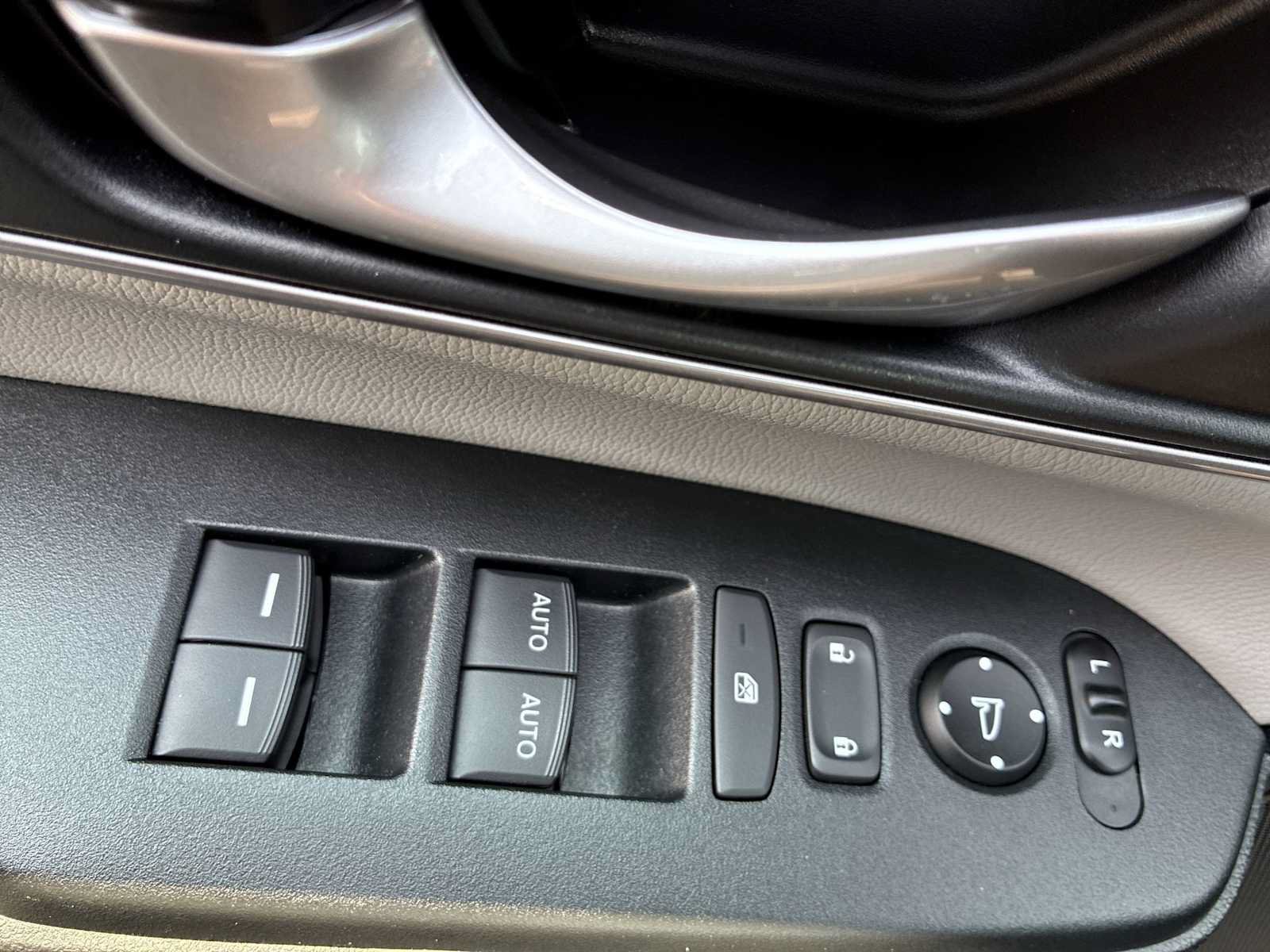 Used 2018 Honda CR-V Touring image 15