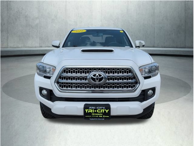 Used 2016 Toyota Tacoma TRD Sport w/ Towing Package AWD/4WD image 10