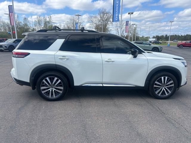 Used 2022 Nissan Pathfinder Platinum w/ Cargo Package AWD/4WD image 4