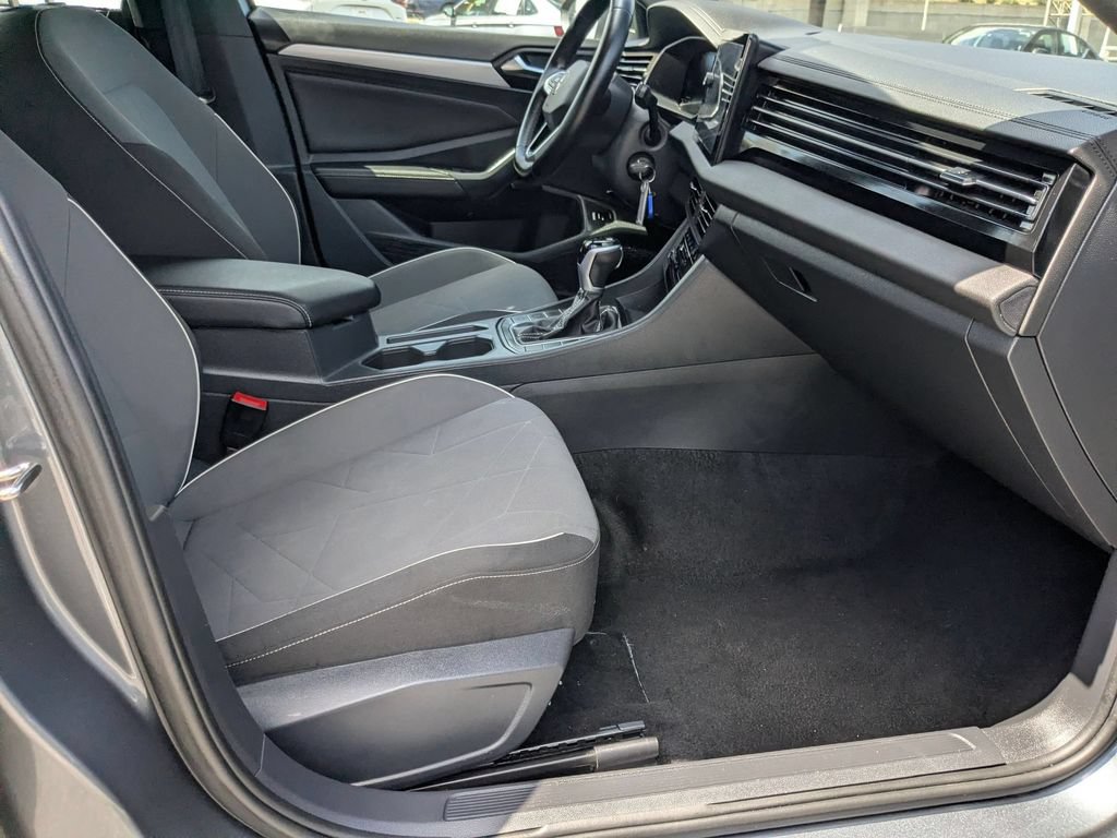 Used 2025 Volkswagen Jetta Sport FWD image 25