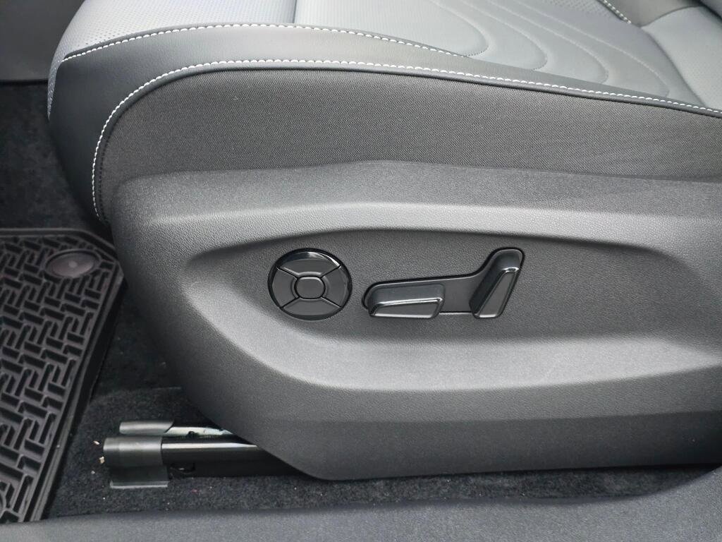 New 2026 Volkswagen Tiguan SE image 19