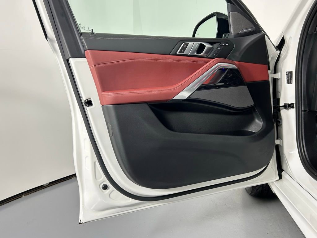 Used 2024 BMW X6 xDrive40i w/ Executive Package image 36