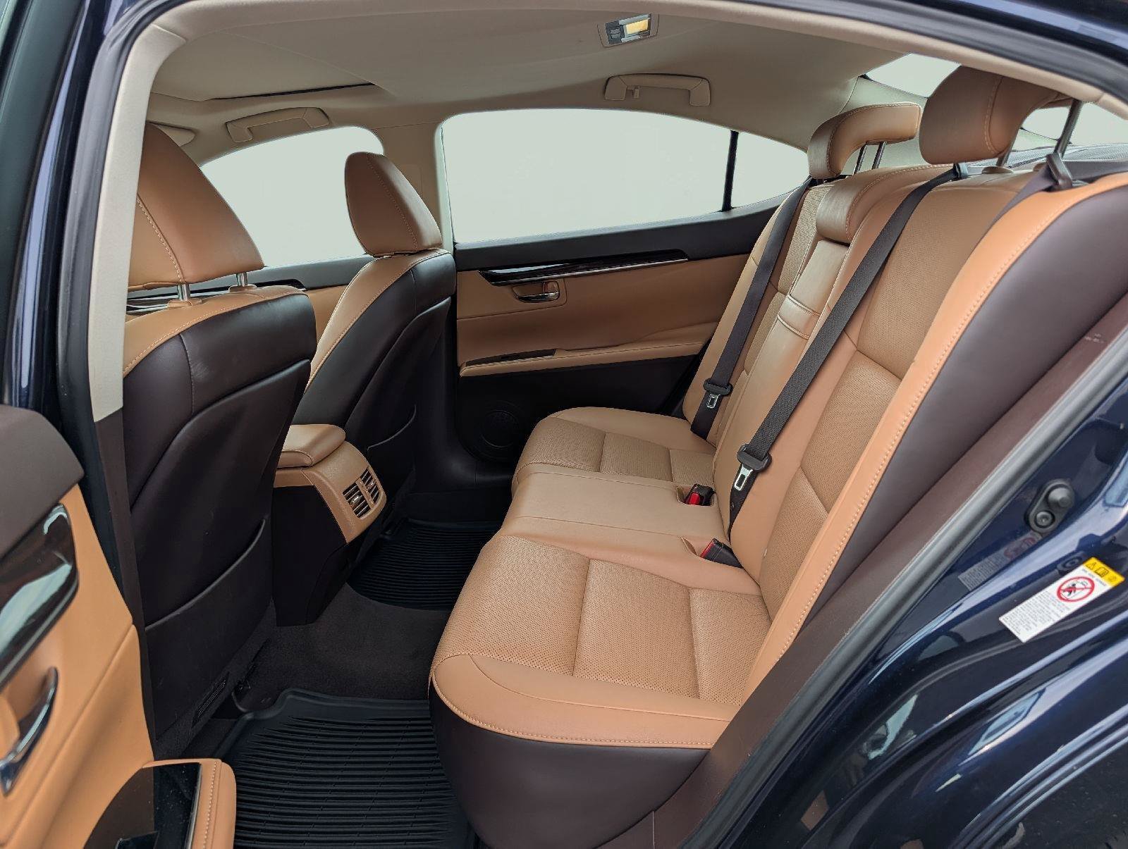 Used 2016 Lexus ES 350 w/ Premium Package w/Wood Trim FWD image 19