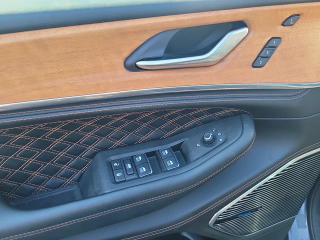 Used 2025 Jeep Grand Cherokee L Summit AWD/4WD image 19