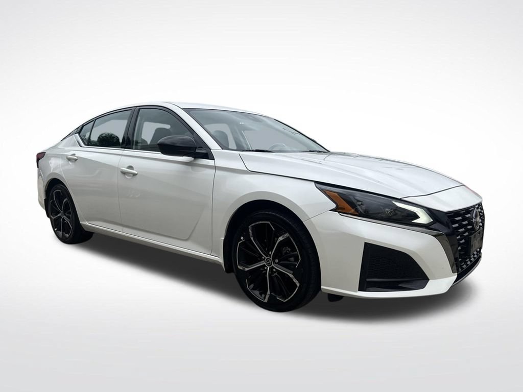 Used 2024 Nissan Altima 2.5 SR FWD image 3