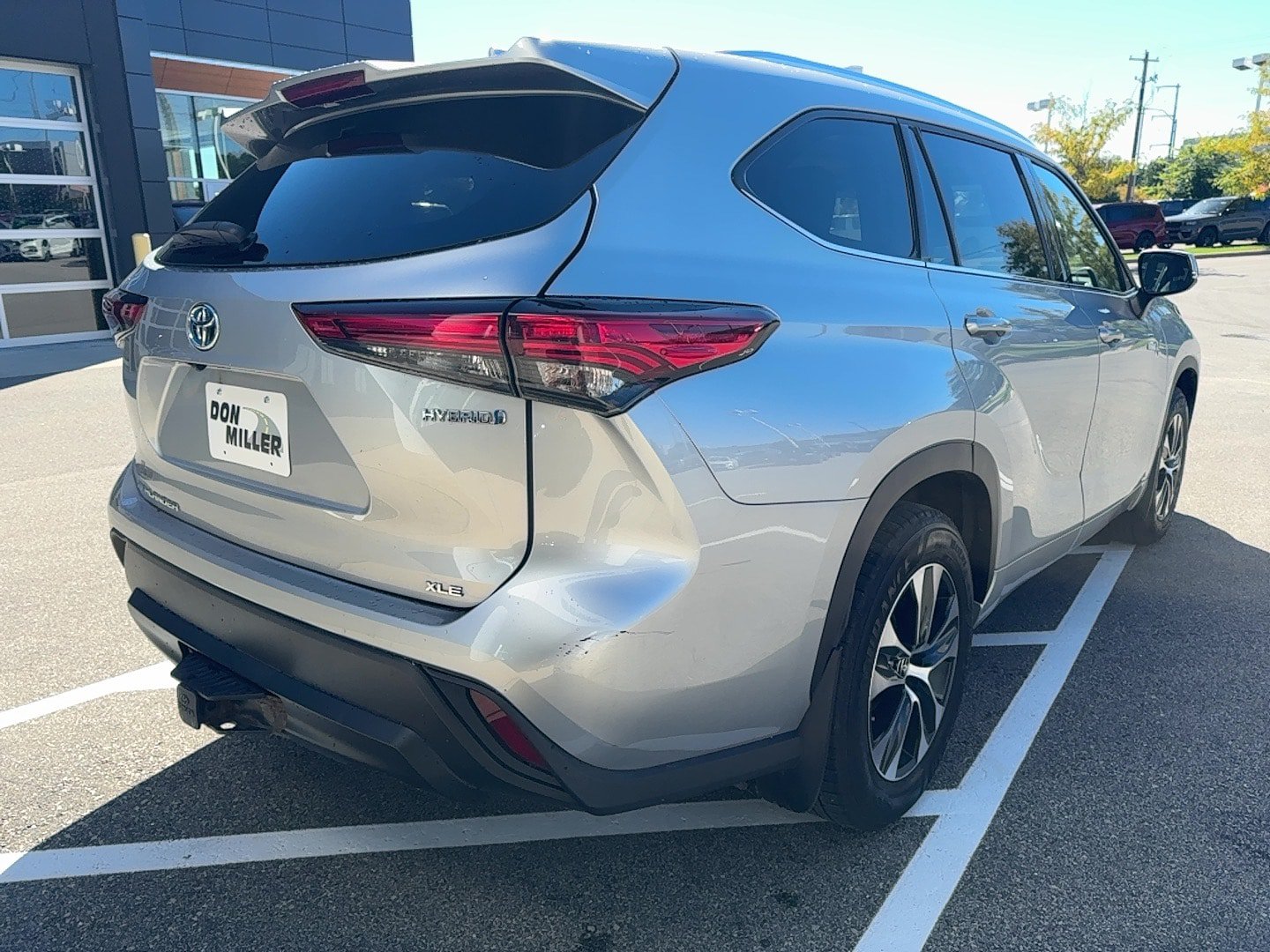 Used 2020 Toyota Highlander XLE AWD/4WD image 7