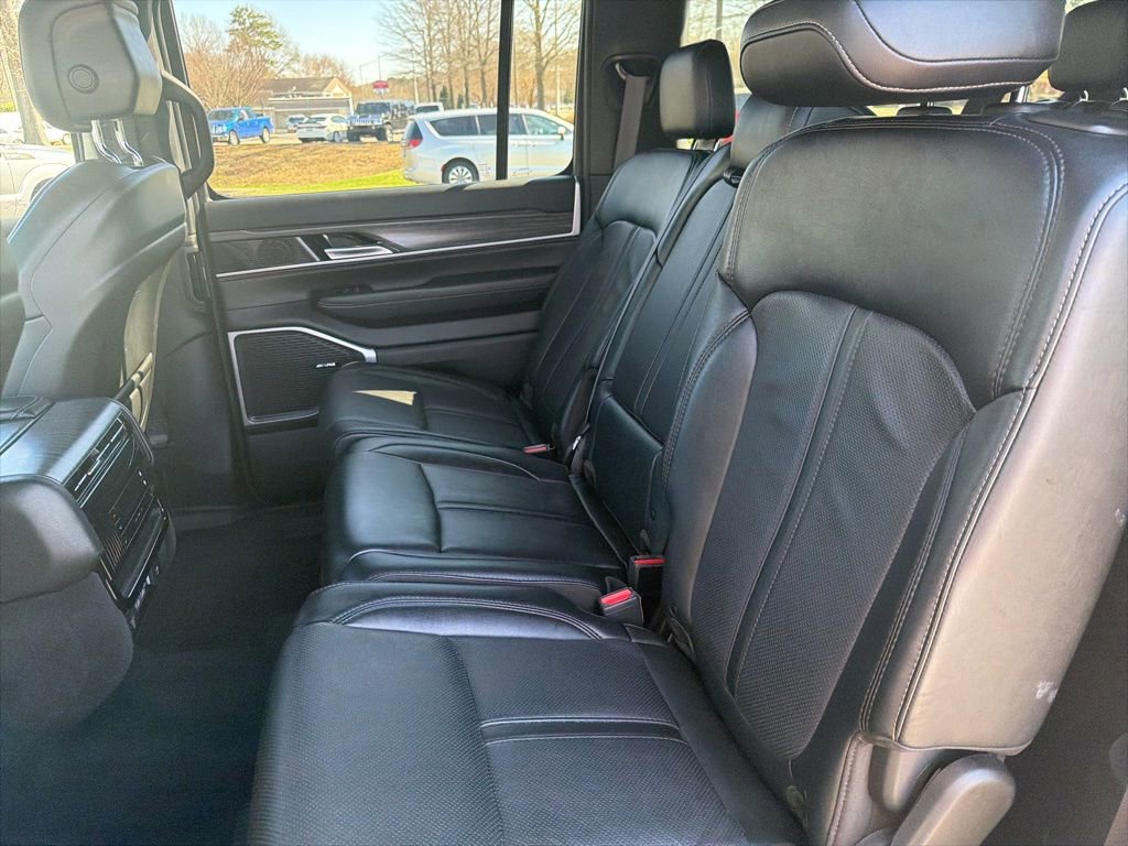 Used 2024 Jeep Wagoneer L Series III w/ Flexible Seating Group image 25