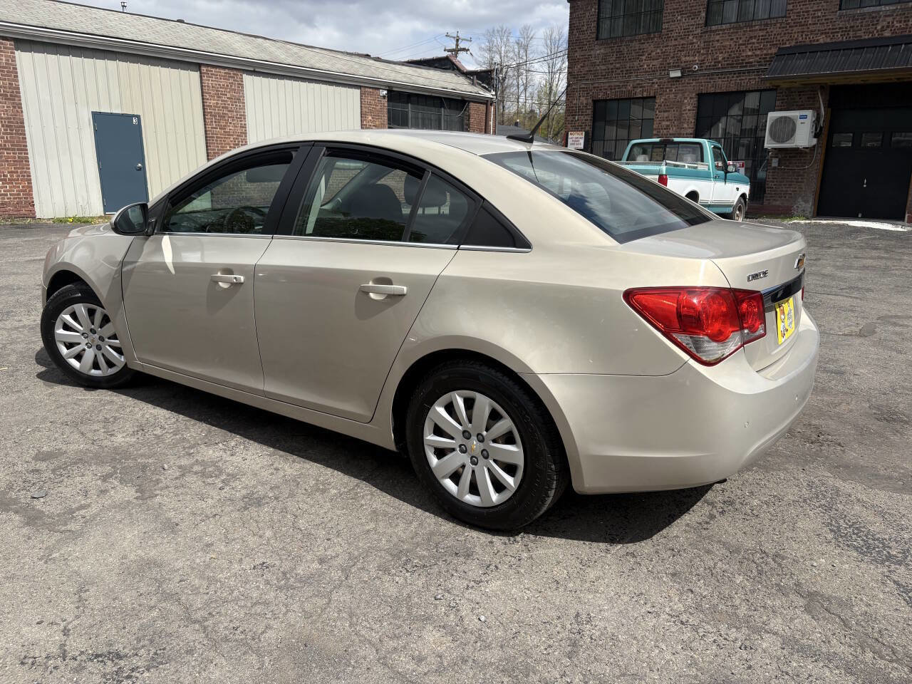 Used 2011 Chevrolet Cruze LT FWD image 4