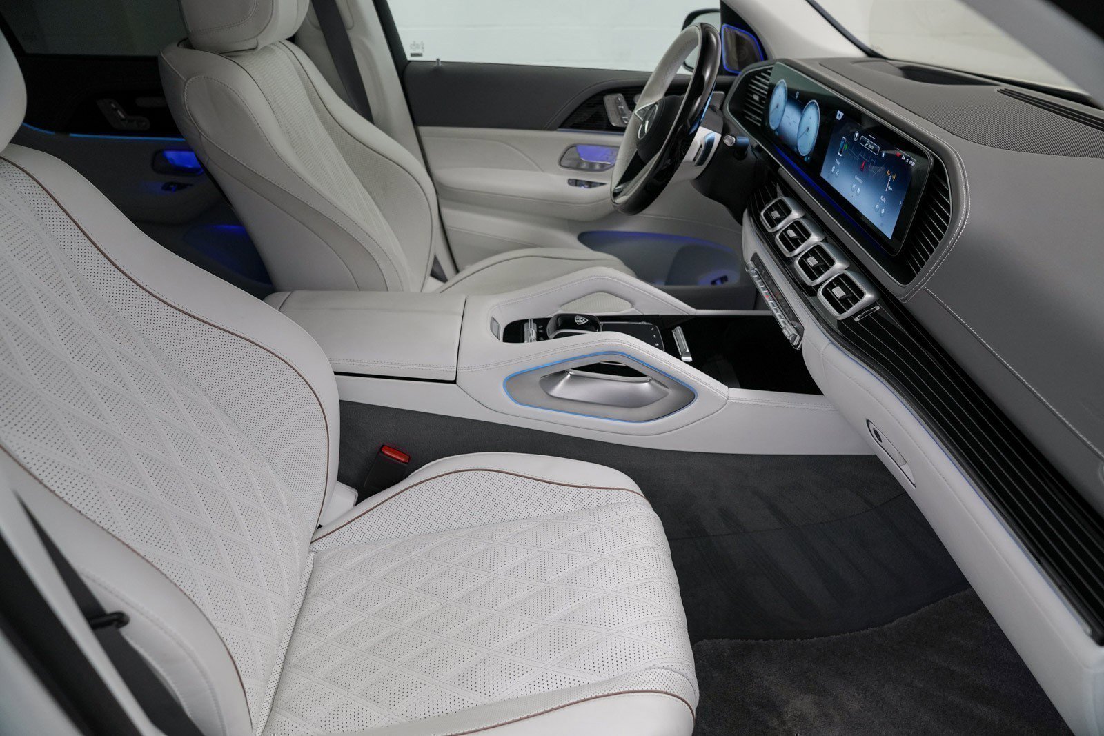 Used 2024 Mercedes-Benz Maybach GLS 600 4MATIC image 23