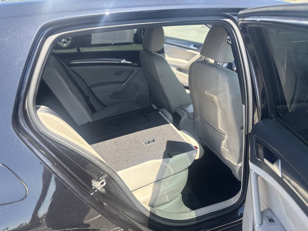 Used 2019 Volkswagen e-Golf SEL Premium FWD image 20