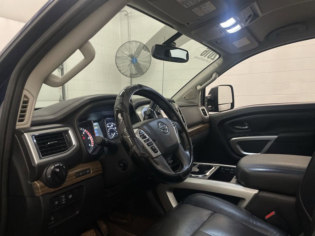 Used 2016 Nissan Titan SL image 4