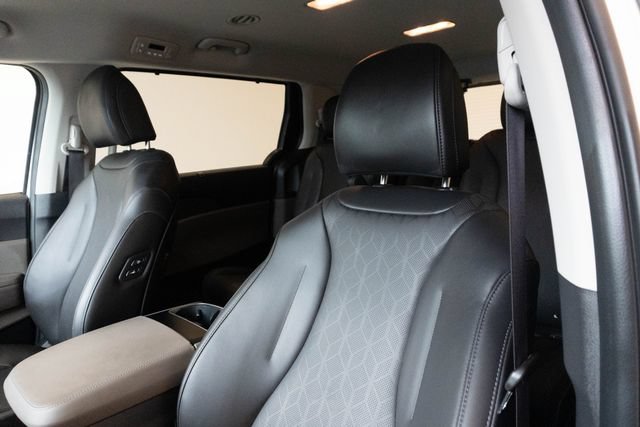 Used 2026 Kia Carnival EX FWD image 18
