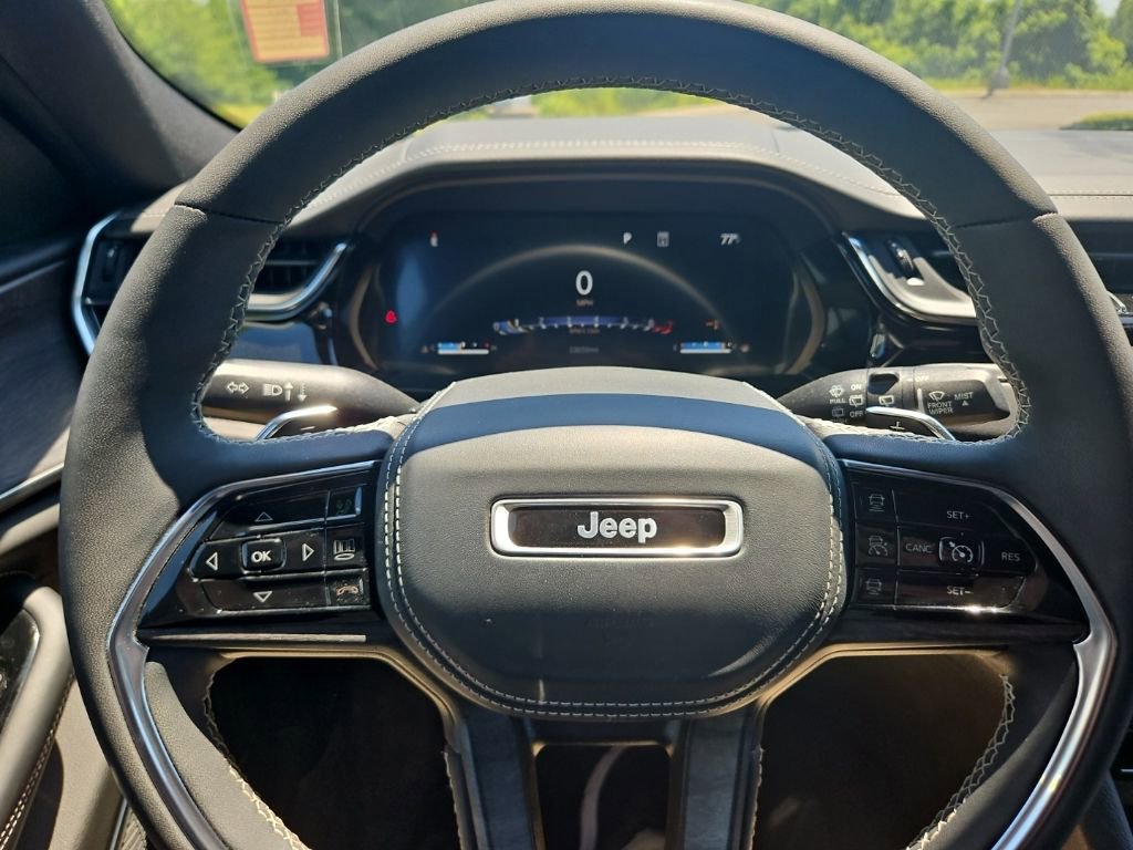 Used 2023 Jeep Grand Cherokee L Overland w/ Rear Seat Video Group I AWD/4WD image 18