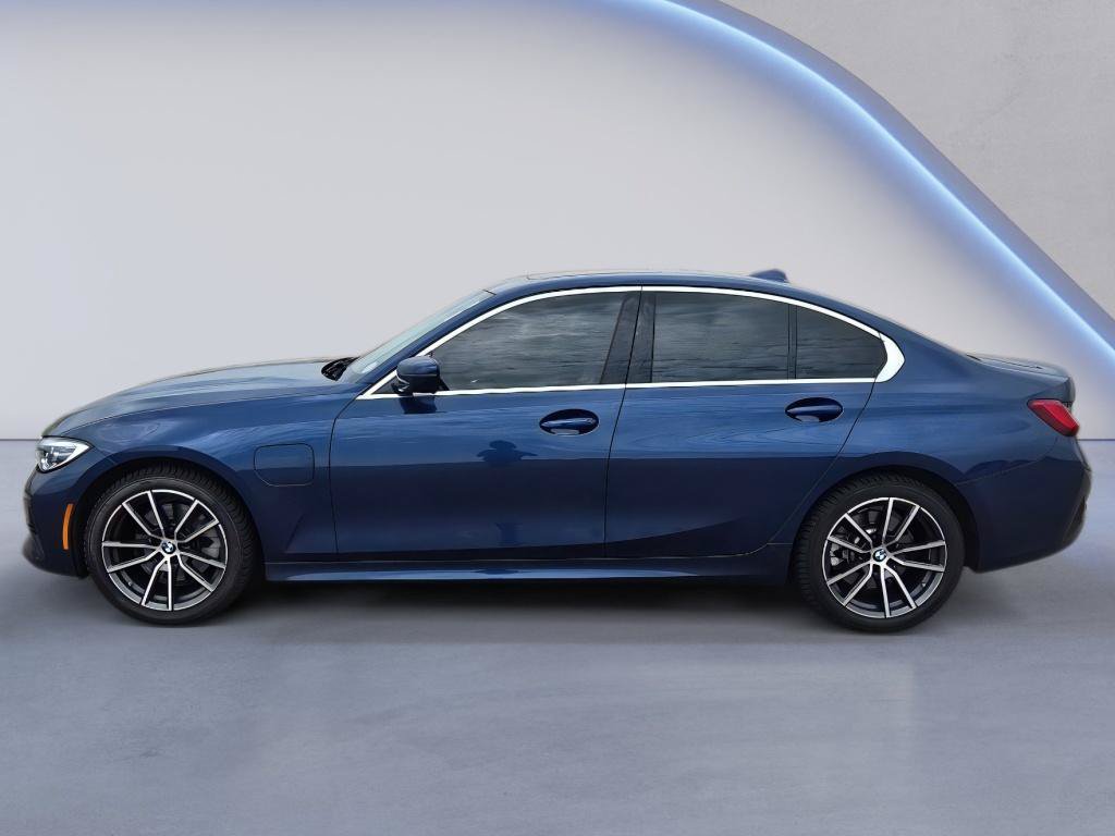 Used 2021 BMW 330e xDrive w/ Premium Package AWD/4WD image 2
