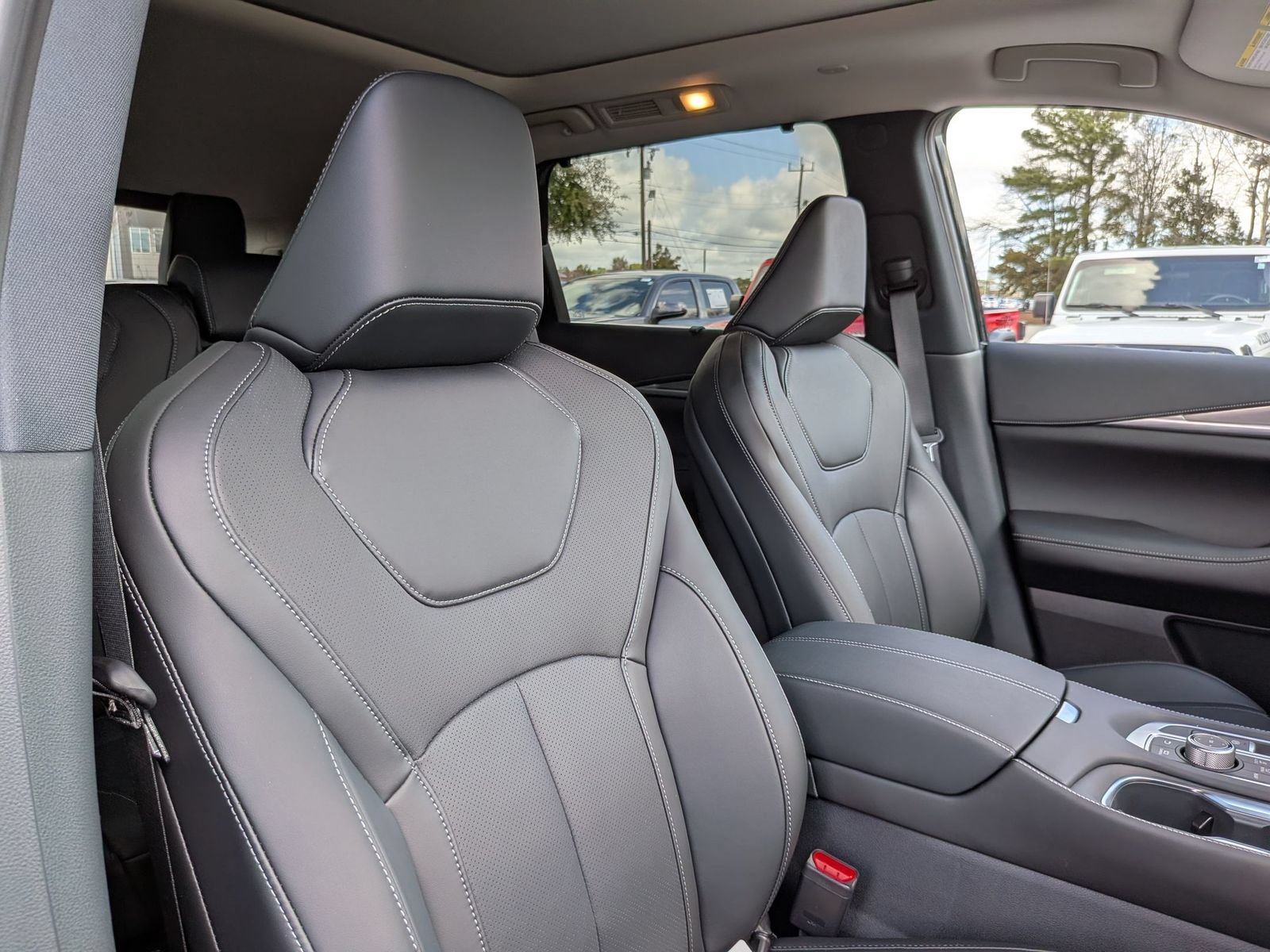 Used 2026 INFINITI QX60 Luxe w/ Cargo Package AWD/4WD image 38