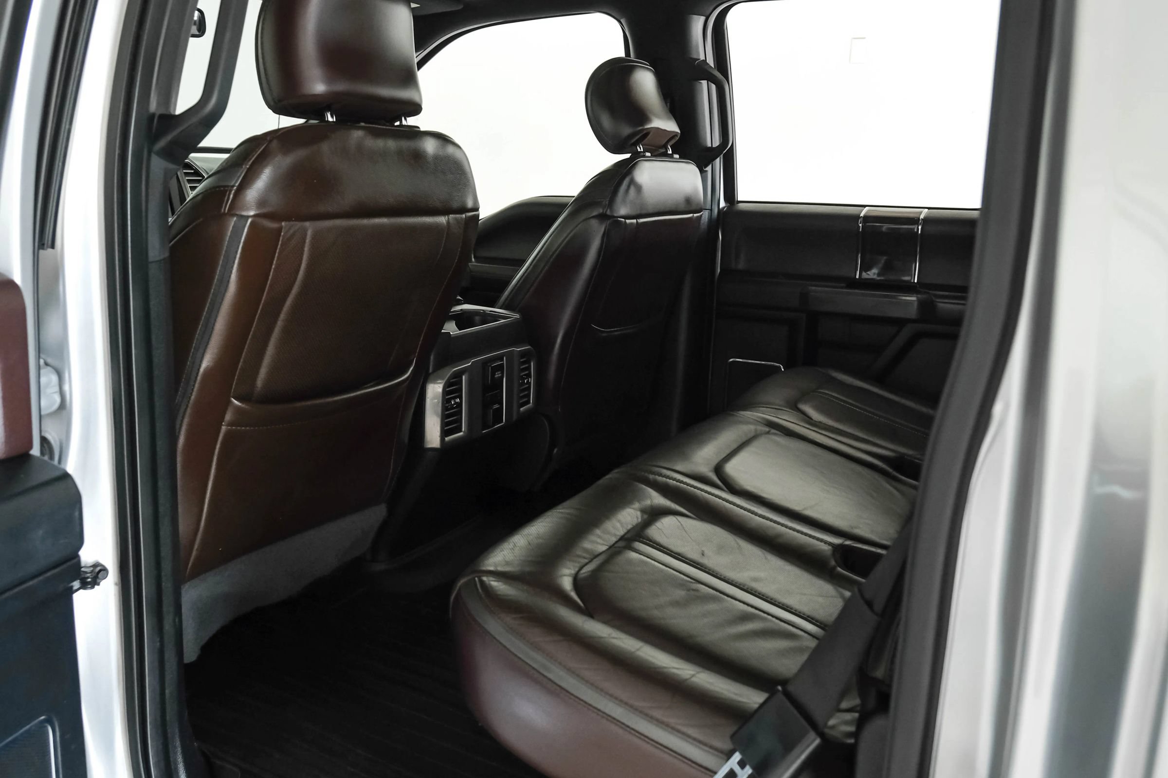 Used 2015 Ford F150 Platinum w/ Equipment Group 701A Luxury RWD image 32