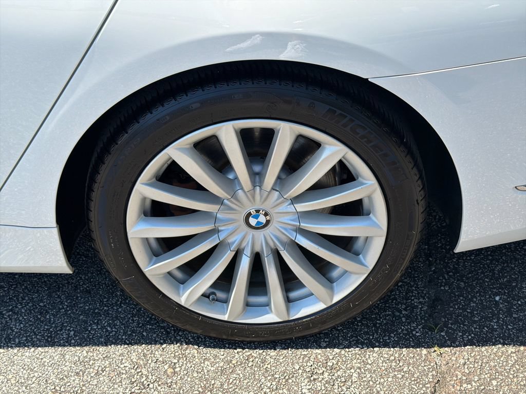 Used 2022 BMW 740i w/ Premium Package RWD image 19