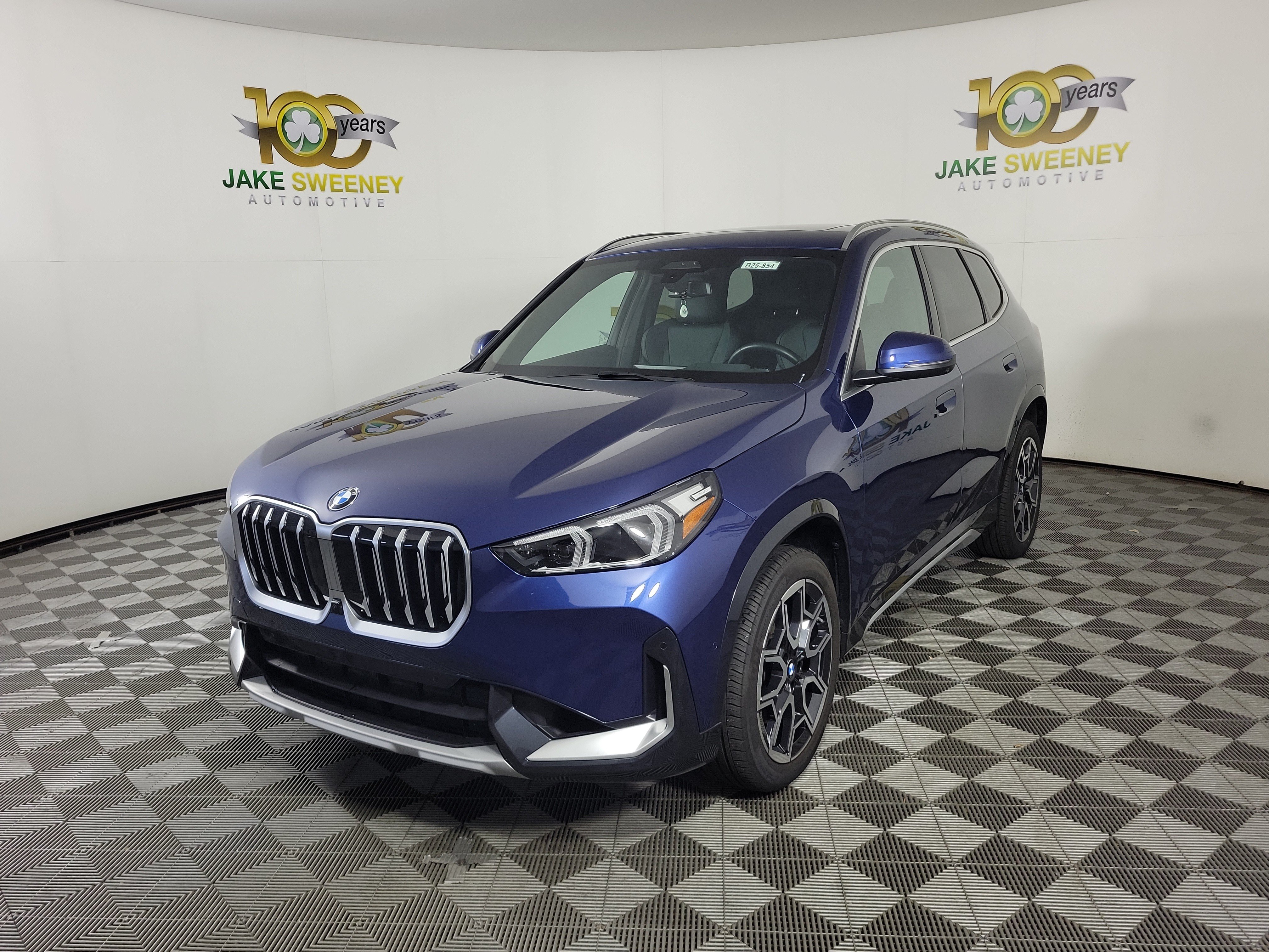 Certified 2025 BMW X1 xDrive28i w/ Technology Package AWD/4WD image 3