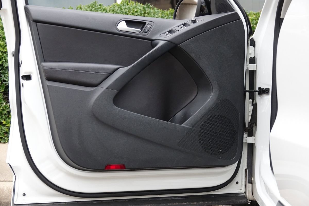 Used 2017 Volkswagen Tiguan Sport image 36