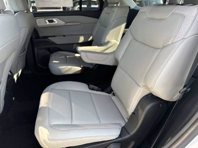 New 2026 Ford Explorer Active w/ Active Comfort Package RWD image 16