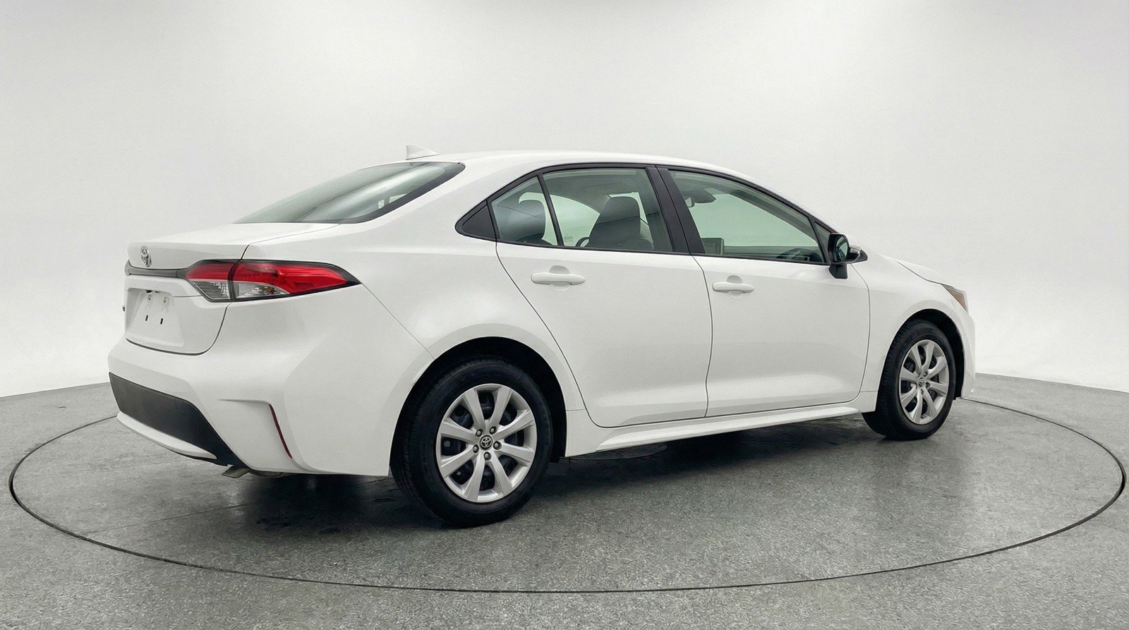 Used 2025 Toyota Corolla LE FWD image 9