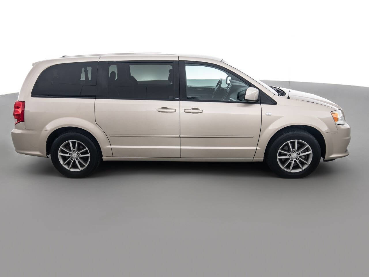 Used 2014 Dodge Grand Caravan SE FWD image 4