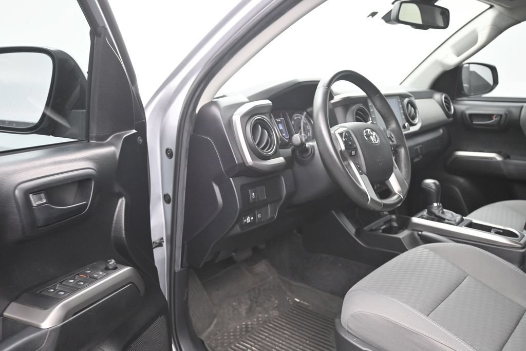 Used 2022 Toyota Tacoma SR5 w/ Technology Package RWD image 11