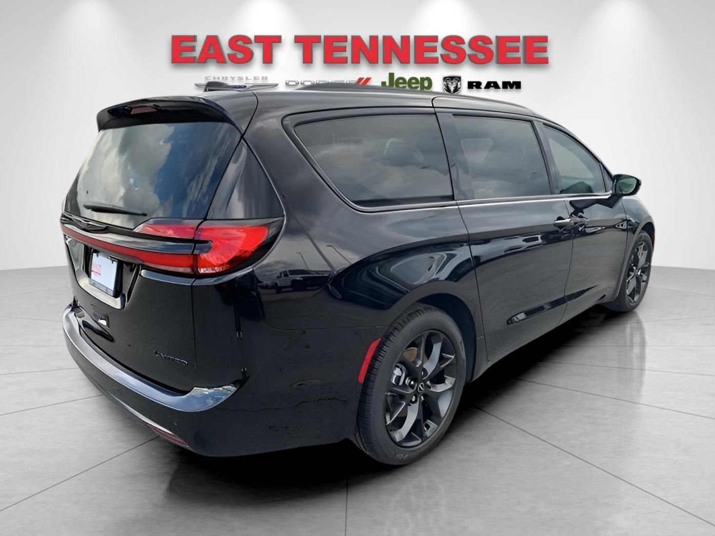 New 2026 Chrysler Pacifica Limited w/ S Appearance Package image 3
