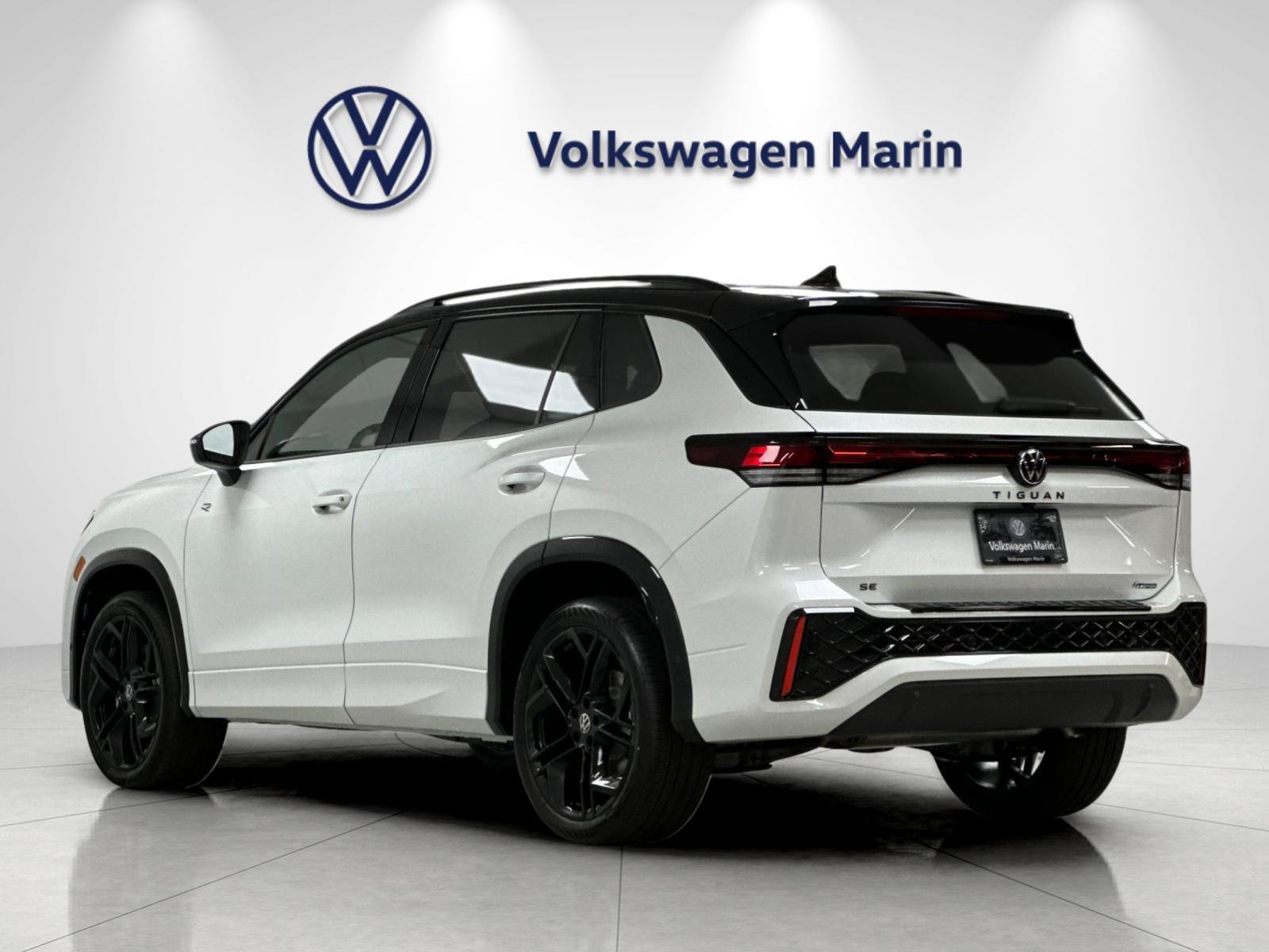 New 2026 Volkswagen Tiguan SE R-Line AWD/4WD image 3