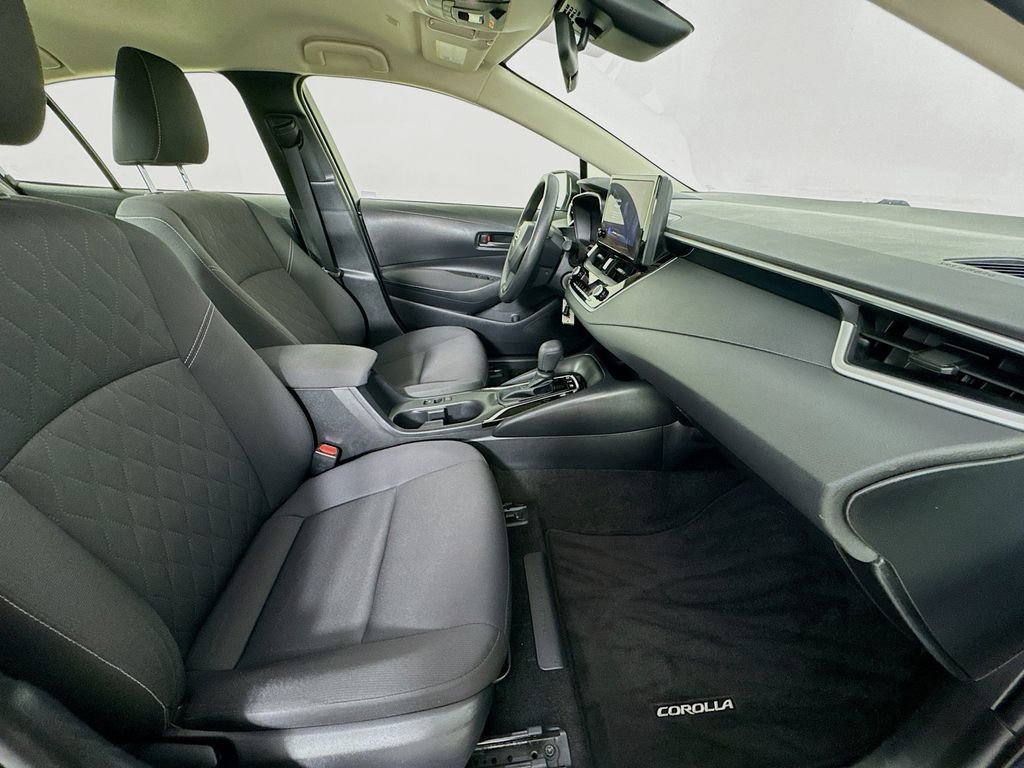 Used 2023 Toyota Corolla LE w/ Carpet Mat Package (TMS) FWD image 32