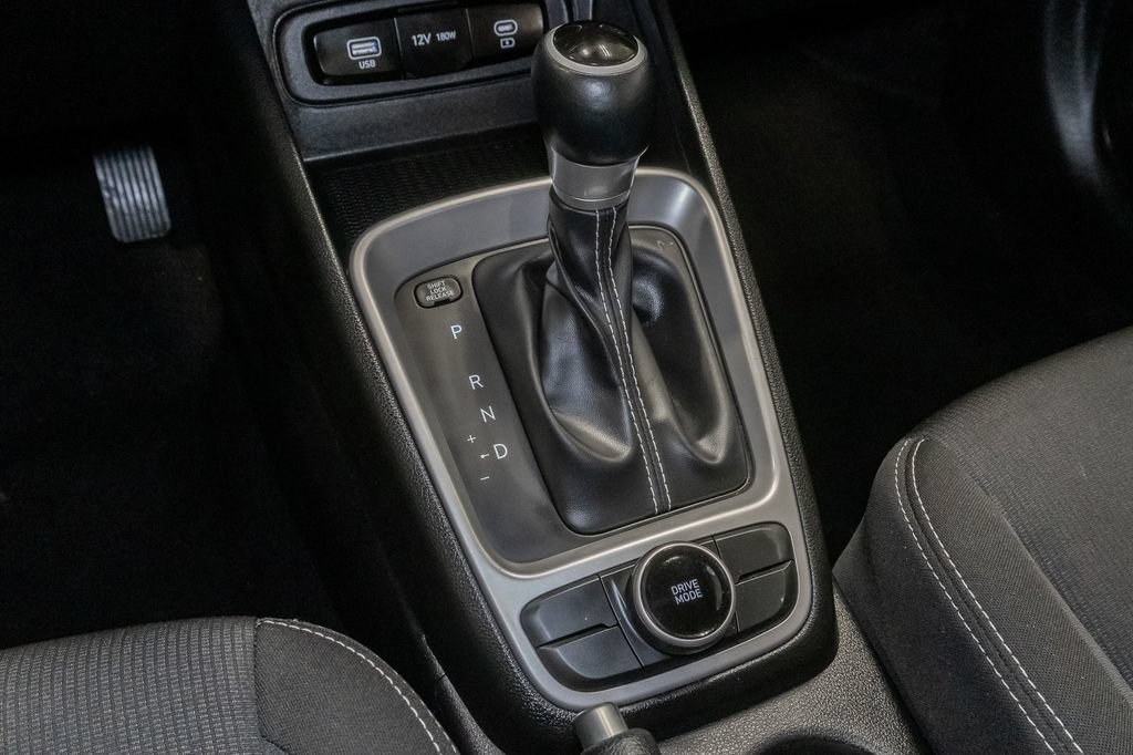 Used 2025 Hyundai Venue SEL FWD image 23