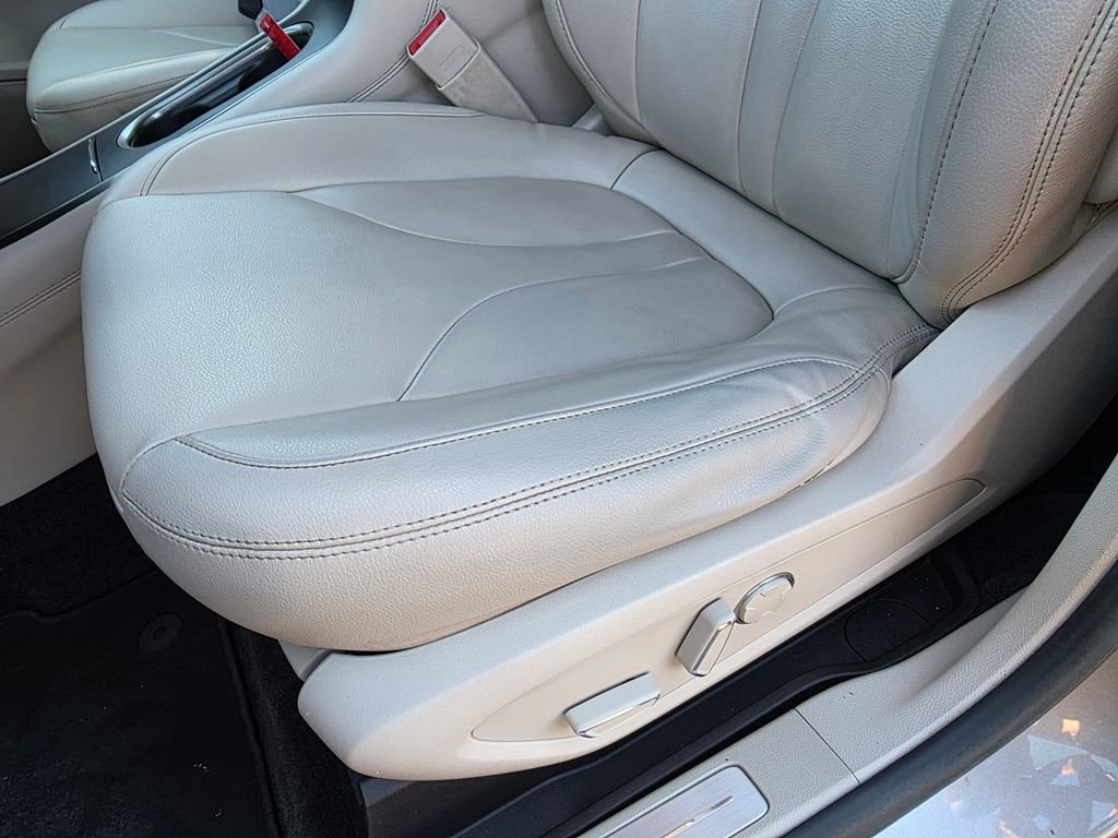 Used 2018 Lincoln MKC Premiere image 12